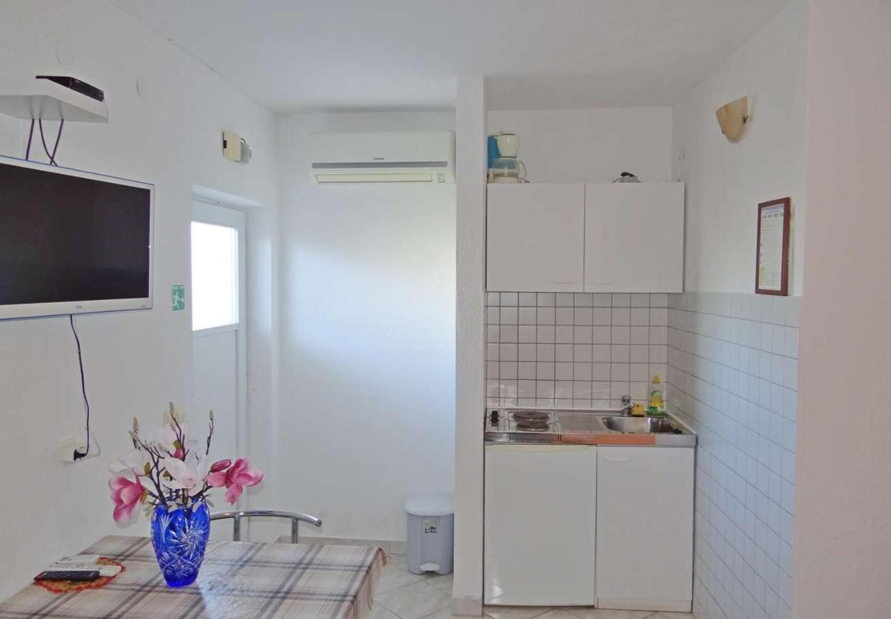 Apartments Tomislav - 120 M From Beach Donji Okrug  ภายนอก รูปภาพ