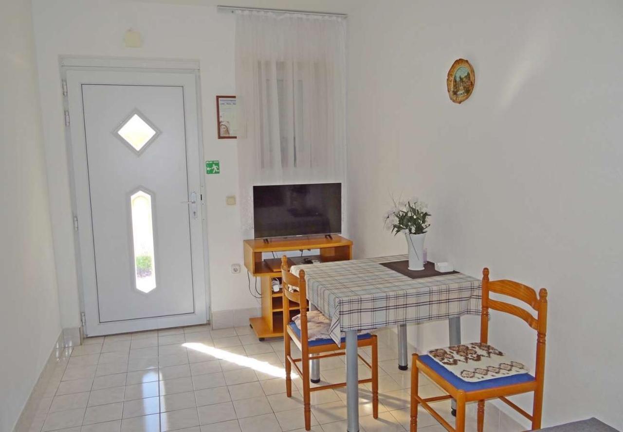 Apartments Tomislav - 120 M From Beach Donji Okrug  ภายนอก รูปภาพ
