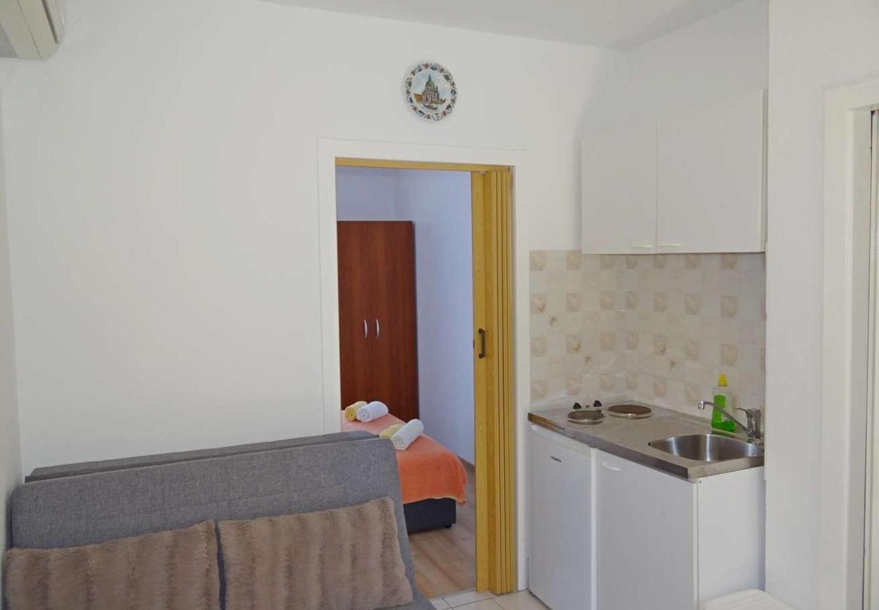 Apartments Tomislav - 120 M From Beach Donji Okrug  ภายนอก รูปภาพ