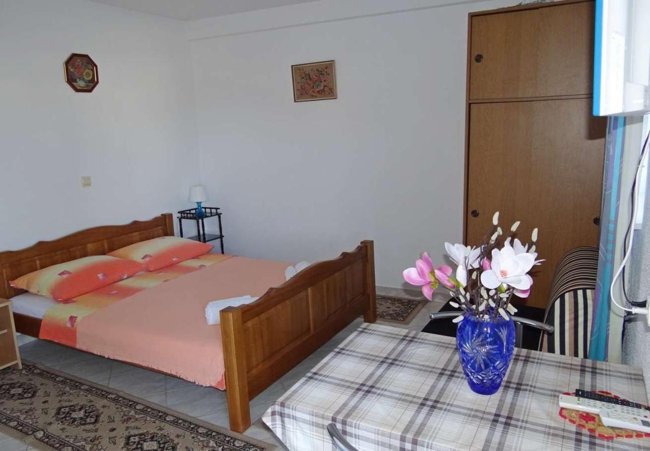Apartments Tomislav - 120 M From Beach Donji Okrug  ภายนอก รูปภาพ